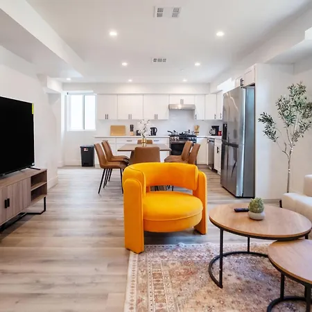 Stylish & Cozy Retreat Near Usc & Downtown La Hotel